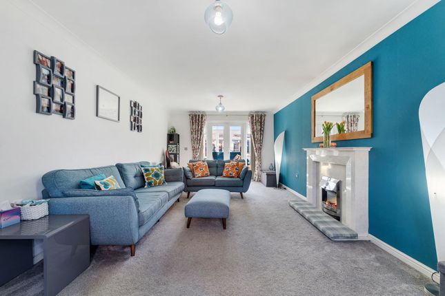 30 Wellcroft Gardens, Lymm photo 4