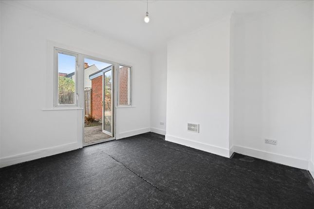 8, Priory Close, Wembley photo 3
