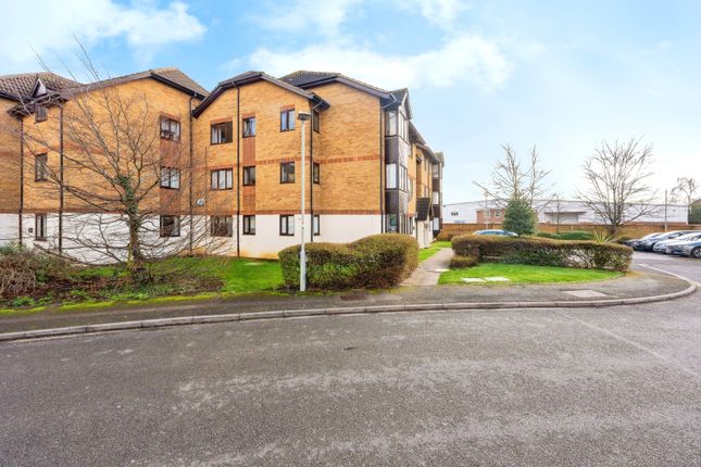 Flat for sale in Redwood Grove, Bedford, Bedfordshire