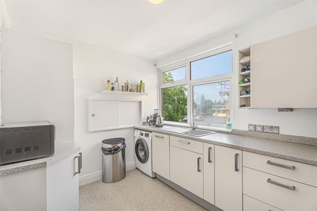 2-bed flat on Flat 12, Homington Court, Albany Park Road, Kingston Upon Thames, £585,000