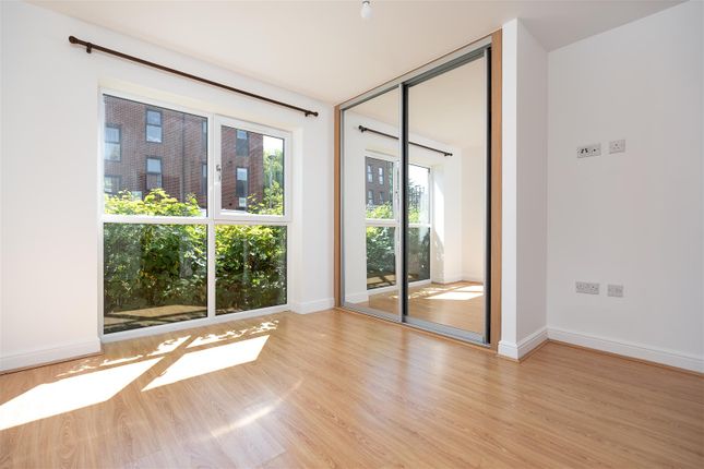 46, Otter Way, West Drayton photo 4