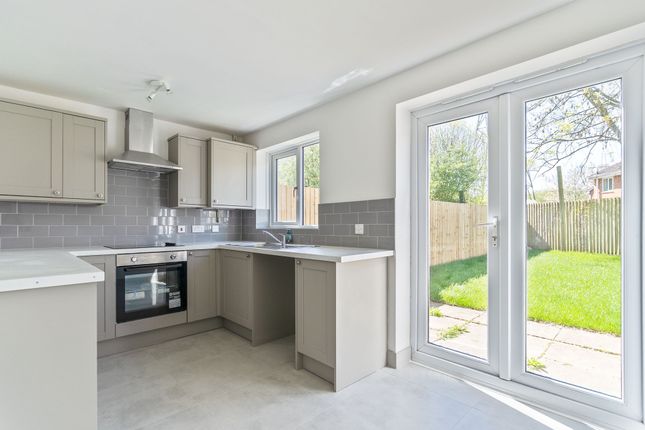 37 Manor Park, Newport photo 2