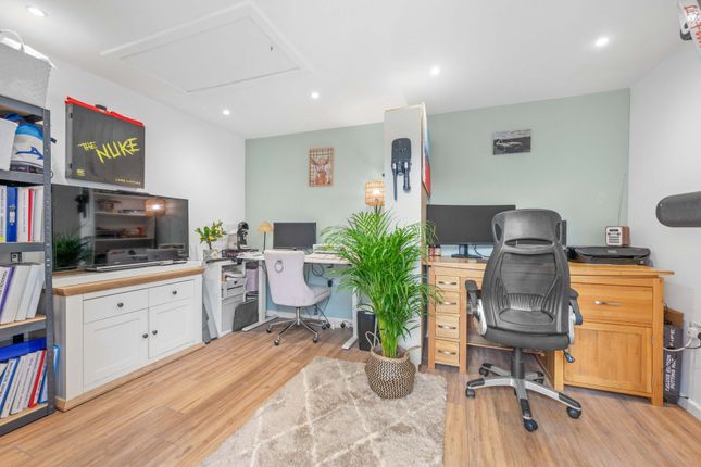 20 Woodchester Drive, Stratford-Upon-Avon photo 4