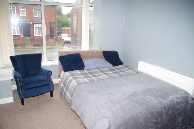 Thumbnail Shared accommodation to rent in Bury Road, Bolton