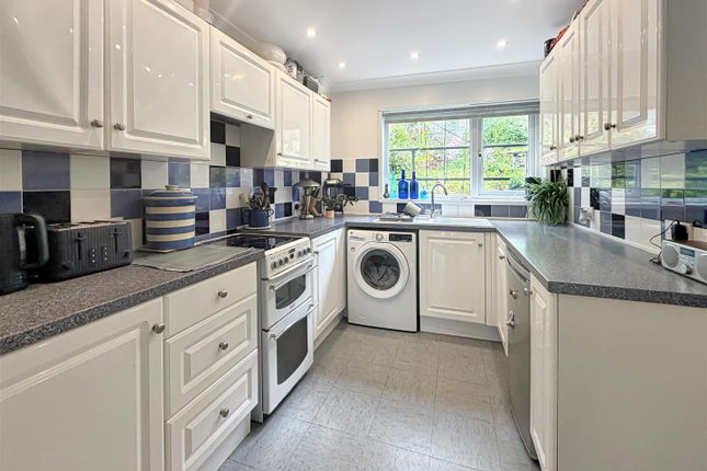 30, Berrys Wood, Newton Abbot photo 2