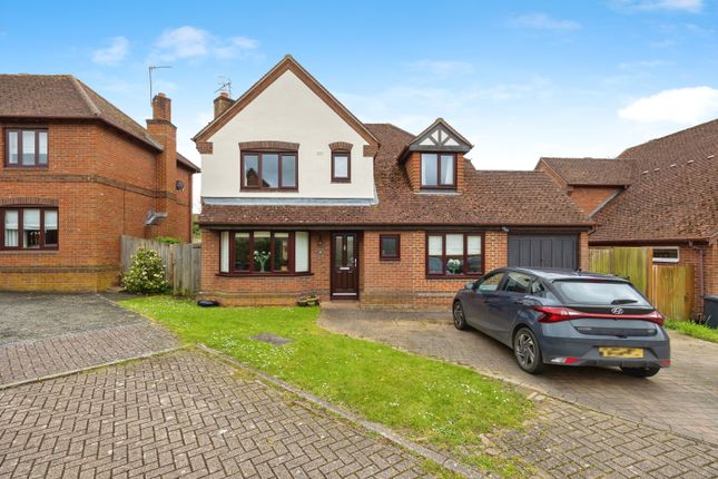 Thumbnail Detached house for sale in Devoil Close, Guildford