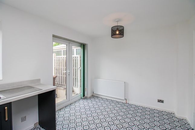 18, Ashbrook Close, Ossett photo 3