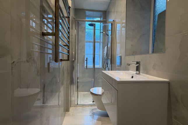 First Floor Rear Flat, 35 Bond Street, London photo 3