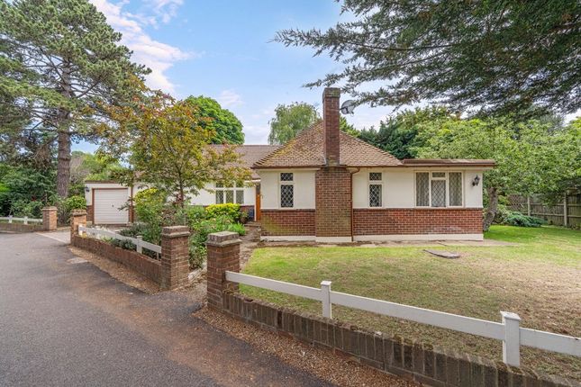 Southern Pines, Penton Hall Drive, Staines-Upon-Thames photo 4