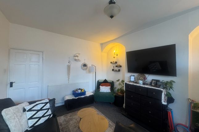 70, Alverthorpe Road, Wakefield photo 3