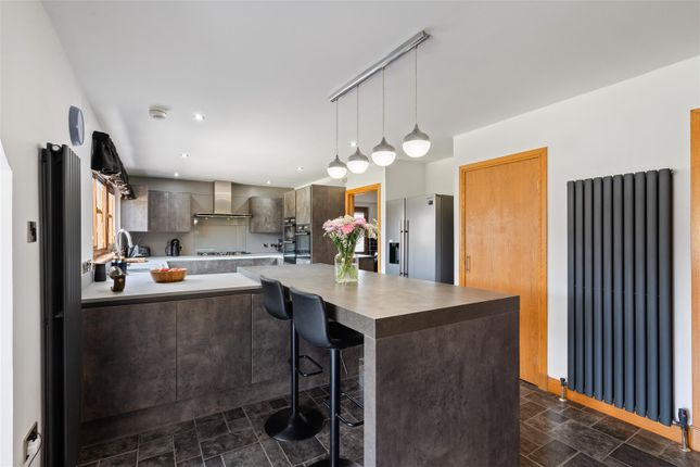 5, Falla Hill Place, Fauldhouse photo 3