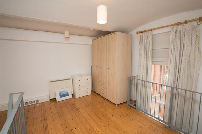 Flat to rent in Park Row, Nottingham
