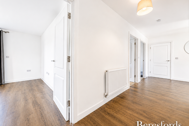 Flat 10, Barwell House, 5, Gladiator Way, Hornchurch photo 2