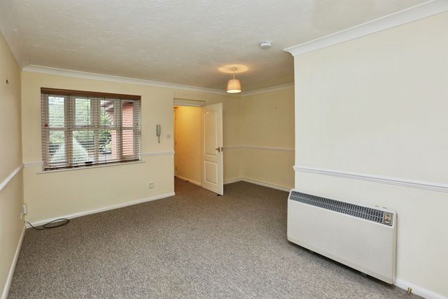 Flat 8, Russett House, Mallow Road, Southampton photo 2