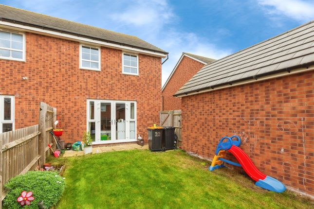 22, Galton Corner, Leighton Buzzard photo 3