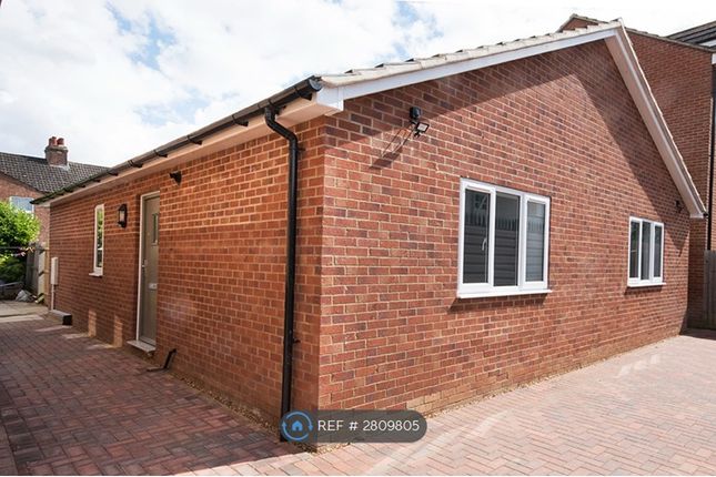 Melbourne Road, The Bungalow, Northampton photo 2