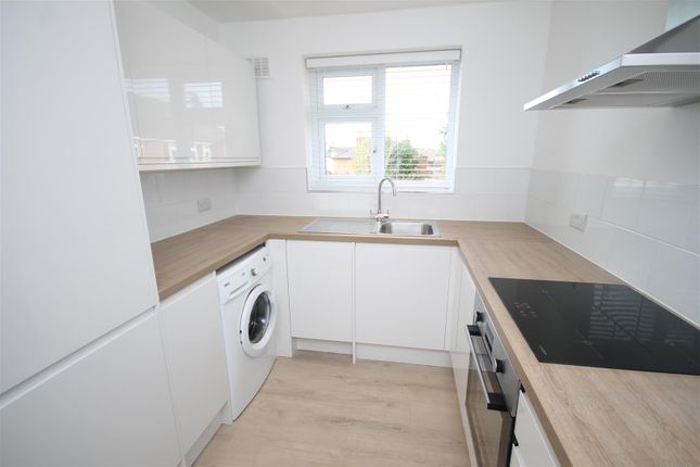 20, Russell Court, Leatherhead photo 2