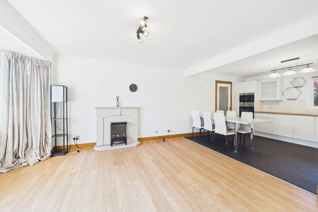 6, Rowan Avenue, Blairgowrie photo 2