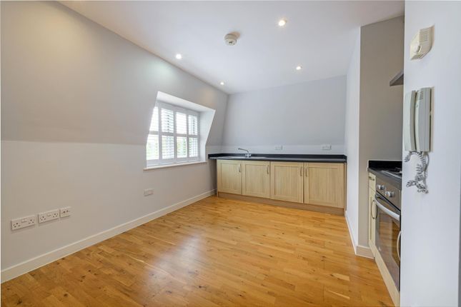 Flat 8, Verano Lodge 11A, The Avenue, Worcester Park photo 5