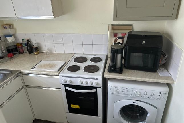 33 Eton Avenue, Flat 5, Sudbury Town photo 5