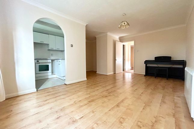 1 Oak Court, Farnham photo 2