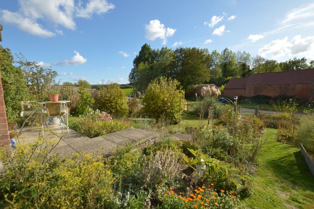 1, Priory Way, Louth photo 3