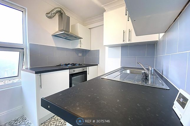 Flat, Enfield photo 3