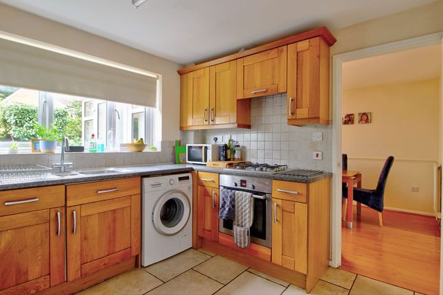 2 Watson Close, Wokingham photo 4