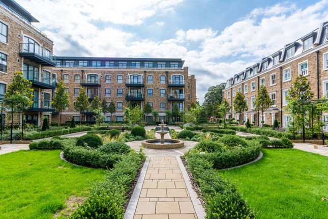 Thumbnail Flat to rent in Palladian Gardens, Chiswick, London
