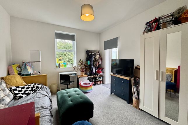 47, Worthing photo 2