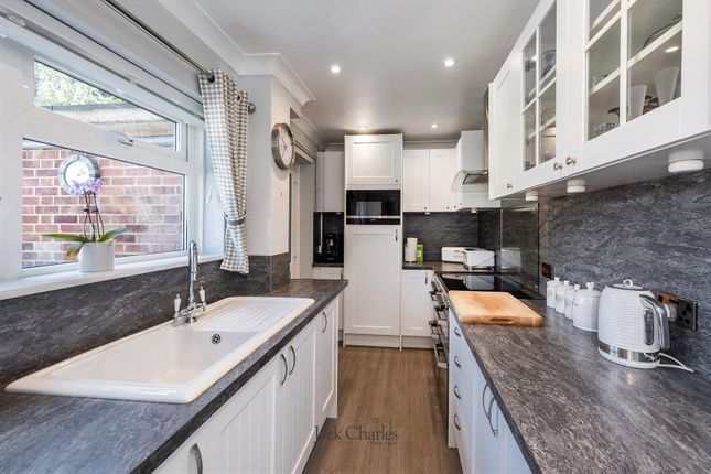 4, Burns Crescent, Tonbridge photo 2