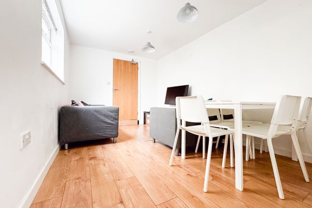 5-bed terraced on 25, Harriet Street, Cardiff, £2,900/mo