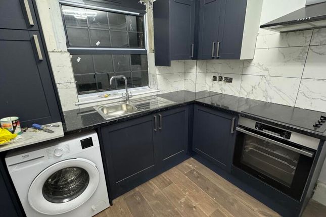 Flat 2, 21, Chequers Lane, WELLINGBOROUGH photo 4