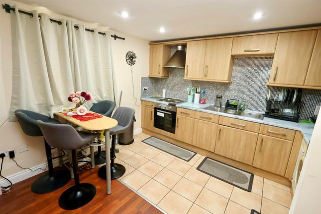 Flat 1, 703, Hyde Road, Manchester photo 4