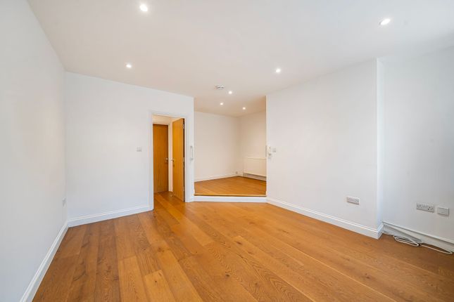 2 Jaykay House, Uxbridge photo 3