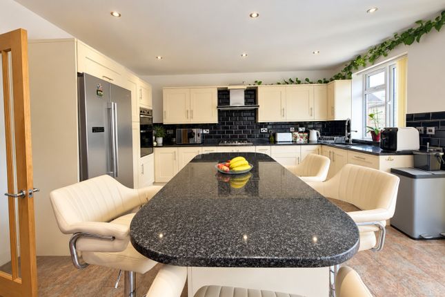1 Medina Way, Swindon, Wiltshire photo 3