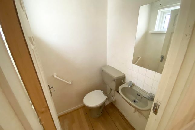 162, Bridgend photo 5