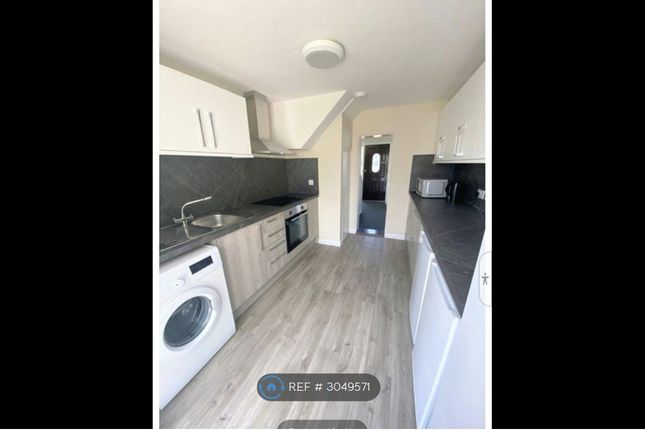Long Meadow Way, Canterbury photo 4