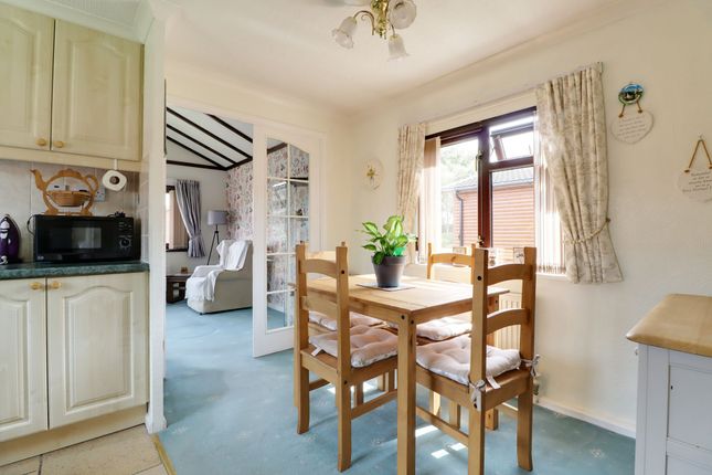 16 Willow Lane, Lincoln photo 2