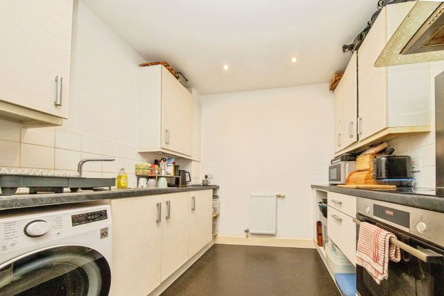 Flat 702, Avalon Court, 1, Great Whip Street, Suffolk photo 4