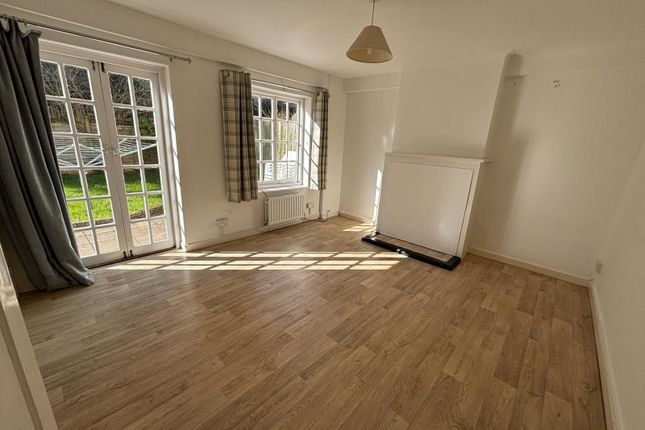5 Highfield Close, Southampton photo 4