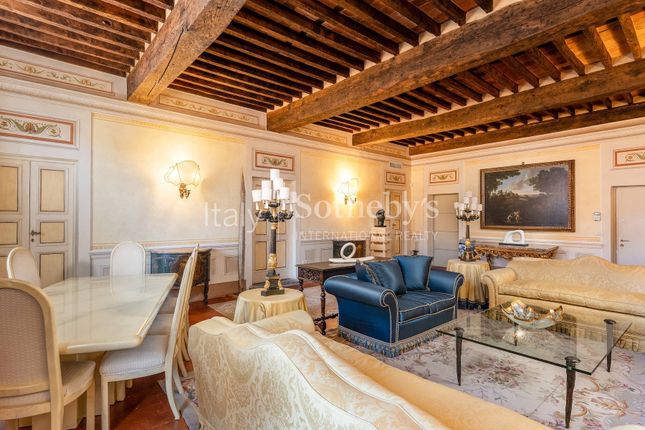 Apartment for sale in Via Del Teatro, Pietrasanta, Toscana
