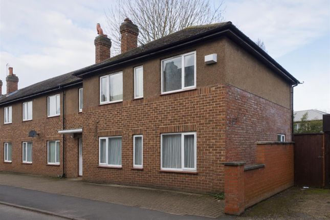 18, Bowling Green Avenue, Northants photo 5