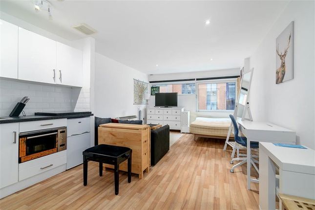 Flat 4, 34, Long Lane, London photo 3