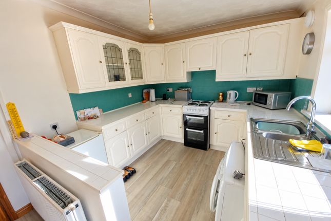 8, Farndale Square, Bishop Auckland photo 4