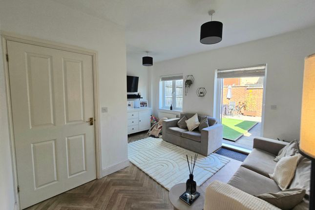 8 Lon Yr Ardd, Bridgend photo 2