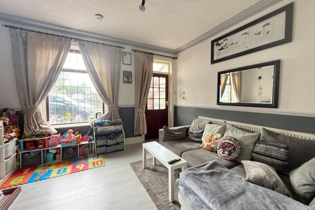 22, Vine Street, Kirklees photo 3