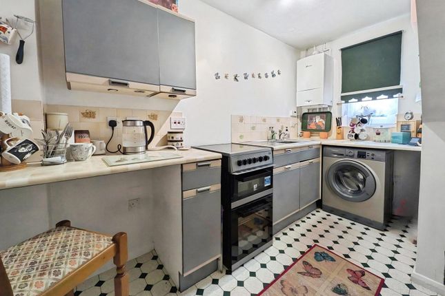 28, Lovell Road, Sheerness photo 3