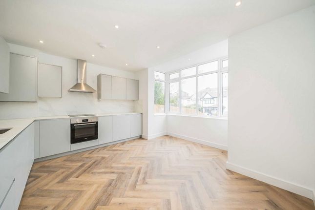 Flat 1, 73, Woodbourne Avenue, London photo 2