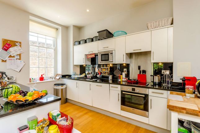 Flat to rent in Clapham Common South Side, Clapham South, London